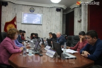 БШК талапкер Жээнбековго үгүттөгөнү үчүн Иса Өмүркуловдун жоопкерчилигин кароону сураган арызды карады