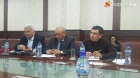 Кулов депутаттардын үгүт иштерине катышып жатканына нааразы
