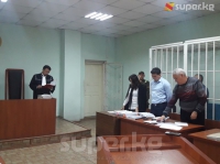 Алмамбет Шыкмаматовдун сотунда котормочу өзүн жаман сезип, соттук отурум жылдырылды