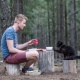 Баарын сатып мышыгы менен жер кезип кеткен жигит