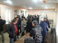 Депутат Канат Исаевдин сотунда жактоочулар дагы 20га жакын күбөнү суроо керектигин айтты
