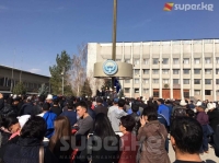Таласта президенттин сөзүнө нааразы болгон тургундар митингге чыкты