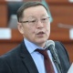 Депутат Осмонбек Артыкбаев парламентте тамеки тартуу үчүн атайын жай уюштурууну сунуштады