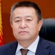 Чыныбай Турсунбеков Жогорку Кеңештин жыйынында депутаттарга "Түтүн" деген өзү жазган ырды окуп берди