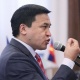 Депутат Каныбек Иманалиев мамлекеттик мекемелер мигранттарга кыйынчылык жаратып жатканын айтты