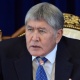 "Элибиз жана жаңы Конституциябыз Сооронбай Жээнбековдун ажыдаарга айлануусуна жол бербейт" дейт президент