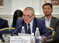 Сапар Исаков транспорт министрин сынга алып авиация багытындагы көйгөйлөрдү чечүүгө жарым жыл убакыт берди