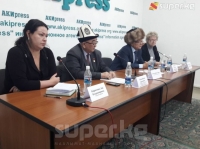 "Бейиш" медициналык борборунун кызматкерлерин имараттан көчкүлө деп коркутуп жатышат" дейт аталган борбордун кызматкери