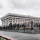 Жээнбеков менен Атамбаев Ак Үйдү көздөй багыт алышты