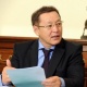 Жогорку Кеңеште орус тилинде баяндама жасаган сот департаментинин төрагасы депутаттан тил укту