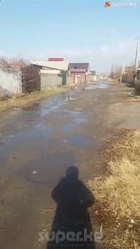 ЭЛДИК КАБАР: Бишкек шаарындагы Ак-Босого конушунда суу түтүгү жарылып көчөнү суу каптап жатат