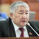 Депутат Сабиров: "Жогорку окуу жайды бүтүргөндөрдүн арасында өздөрүнүн аты-жөнүн жаза албагандар бар"