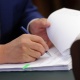 Сооронбай Жээнбеков Кыргыздын Орусияга болгон 240 миллион доллар карызын кечүүгө багытталган мыйзамына кол койду