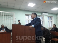 Жумуш убактысы бүткөнүнө карабастан Шыкмаматовдун иши каралып жаткан соттук отурум уланууда