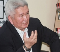 Феликс Кулов: "Жогорку Сот өзүнүн токтомун өзү бузуп жатат"