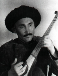ЖЫЛНААМА, 20-ДЕКАБРЬ: 68 жыл мурун ырчы, күүчү, обончу Атай Огонбаев каза болгон