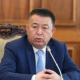 Чыныбай Турсунбеков Нарында жөлөк пул боюнча митингге чыккан келиндерге сыйлык берүүнү сунуштады