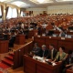Жогорку Кеңеш жөлөк пул берүү мөөнөтүн 3 айга жылдыруу боюнча мыйзам долбоорун колдоду