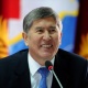 ЭЛДИК ВИДЕО: Мурунку өлкө башчы Алмазбек Атамбаевдин Жаңы жылга арналган ыры жарык көрдү