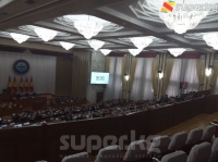 Жогорку Кеңештин жыйынында 7 эле депутат отургандыктан, саат 14:00гө чейин танапис жарыяланды