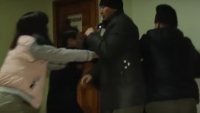 Бишкек ШИИББи: "Журналисттин камерасын талкалагандар кызматтык унаага да залал келтиришкен"