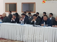 Камчыбек Ташиев форумдун катышуучуларына: "Атамбаев Текебаевди же Мадумаровду мураскер кылып сунуштаса, эмне кыласыңар?"