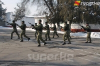 Окуучулар чек ара кызматындагы аскердик жашоо менен таанышышты