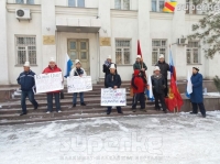 Саламаттыкты сактоо министри Талантбек Батыралиевдин кызматтан кетүүсүн талап кылгандар менен өзү жолукту