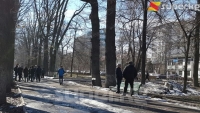 УКМКнын жанына суракта отурган депутаттын тарапташтары чогула башташты