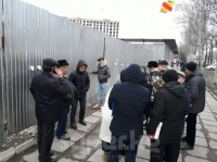 Бишкектин Чүй-Сүйүмбаев көчөлөрүнүн кесилишинде курулушка жашоочулар нааразы