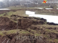 Өзгөн районунун Шоро жана Допу тилкелеринде жер көчкү түшүү коркунучу жаралууда