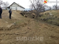 Майлуу-Суу шаарында жер кыртышы сүрүлүп, турак жайларга коркунуч жаратууда