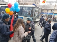 Активист: "Сөз эркиндигине байланыштуу жөө жүрүштө кармалгандар чыгарыла элек"