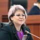 Ирина Карамушкина депутаттык батирлерди таратып берүүнү сунуштоодо