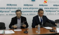 Таш-Мойнок айыл аймагынын жашоочусу мурунку айыл башчысына козголгон кылмыш иши каралбай жатканын айтты