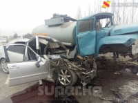 Ысык-Ата районунда бензовоз менен жеңил унаа сүзүшүп, эки адам каза болду