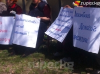 Ноокен районунда Текебаевдин тарапташтары митингге чыгышты