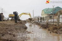 Нарында 30га чукул үйдүн короосун жана көчөлөрдү суу каптап, ыкчам аракеттер көрүлүүдө