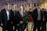 ЭЛДИК ВИДЕО: Путин Санкт-Петербургда жардыруу болгон жерге барды