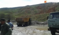 Ноокатта тургундар дарыя жээгинен кум, шагыл ташып суунун нугун бузушууда