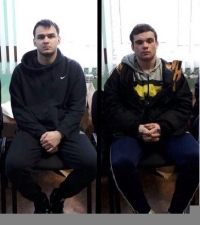Орусияда "Кыргыз жаранынын Мерседесин өрттөшкөн улутчулдар" делген эки баланы камакта кармоо мөөнөтү узартылды