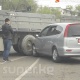Бишкекте оор жүк ташуучу унаа менен жеңил автоунаа сүзүштү