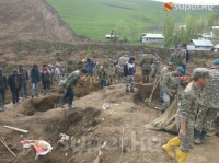 Өзгөндөгү жер көчкү алдында калгандарды издөө-куткаруу иштери убактылуу токтотулду