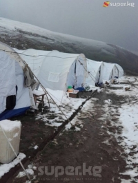 Өзгөндөгү Жалпак-Ташта кар жаап, чатырда жашагандардын абалы оор