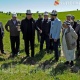 Өкмөт башчы жер көчкү түшүп 13 үйдү басып калган Жалпак-Таш айылына барды