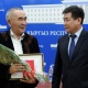 Өкмөт Конституция күнүнө карата мамлекеттүүлүктү өнүктүрүүгө салымын кошкон активисттерди куттуктады