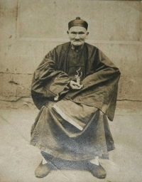 ЖЫЛНААМА, 6-МАЙ: 1933-жылы дүйнө жүзү боюнча эң узак жашоочу катары саналган Ли Цинъюнь 256 жашында каза болгон