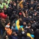 Украинада "Өлбөс полк" жүрүшү кагылышуулар менен коштолду