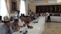 Бишкекте Улуттук кеңеш өлкөдөгү саясий кырдаалды талкуулады