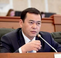 Мирлан Бакиров: "Энергетиктер светтин акчасын чогултпай, шайлоочулардын тизмесин тактап жүрүшөт"